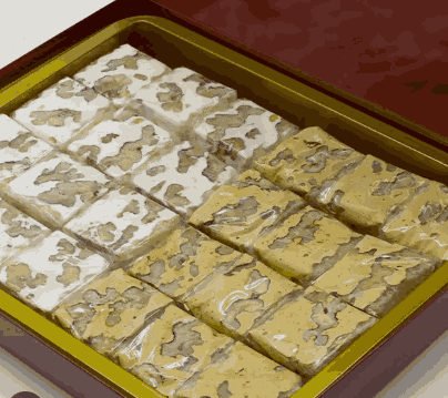 تصویر 2 از شیرینی نوقا گردویی خوشمزه با مغز گردوی فراوان